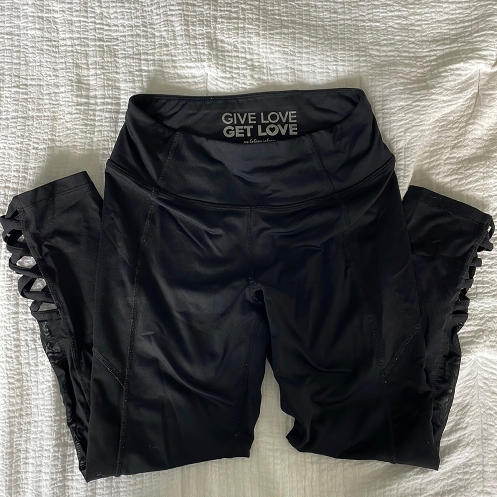 Cropped mid rise black Betsey Johnson leggings